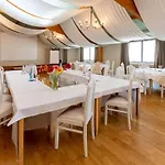 Western Le Relais De & 3* לאיול