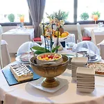 מלון Western Le Relais De & לאיול