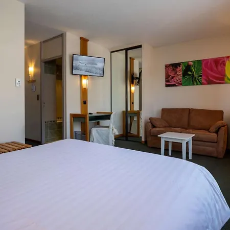 Western Le Relais De &