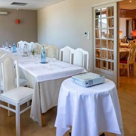 Western Le Relais De &